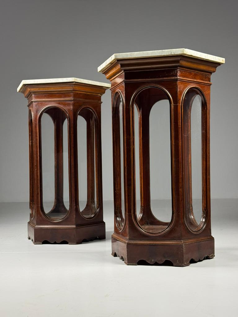 Set van 2 Italiaanse Vitrines 19e eeuw