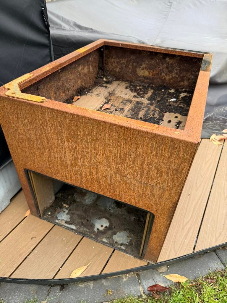 Robotmaaier bloembak huisje bescherming cortenstaal, Ophalen, Zo goed als nieuw