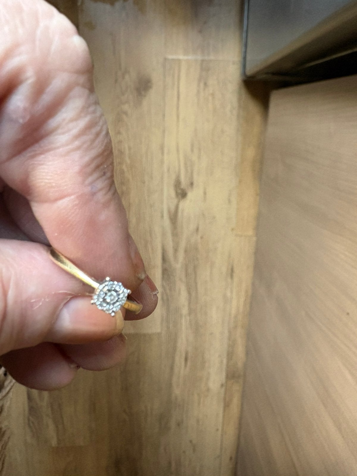 Te koop rachtige 14 kt geelgouden ring met diamanten, Ophalen of Verzenden, Zo goed als nieuw, 17 tot 18, Dame