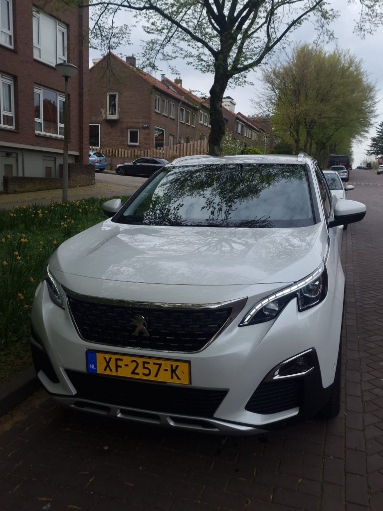 Peugeot 5008 1.2 Puretech 131pk Allure, Auto's, 1199 cc, 690 kg, Particulier, SUV of Terreinwagen