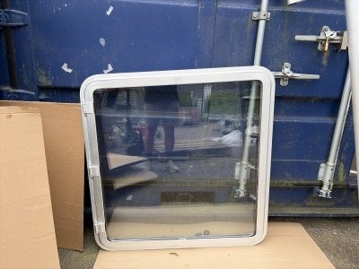 Raam 105x103-108 schuin Dubbel glas