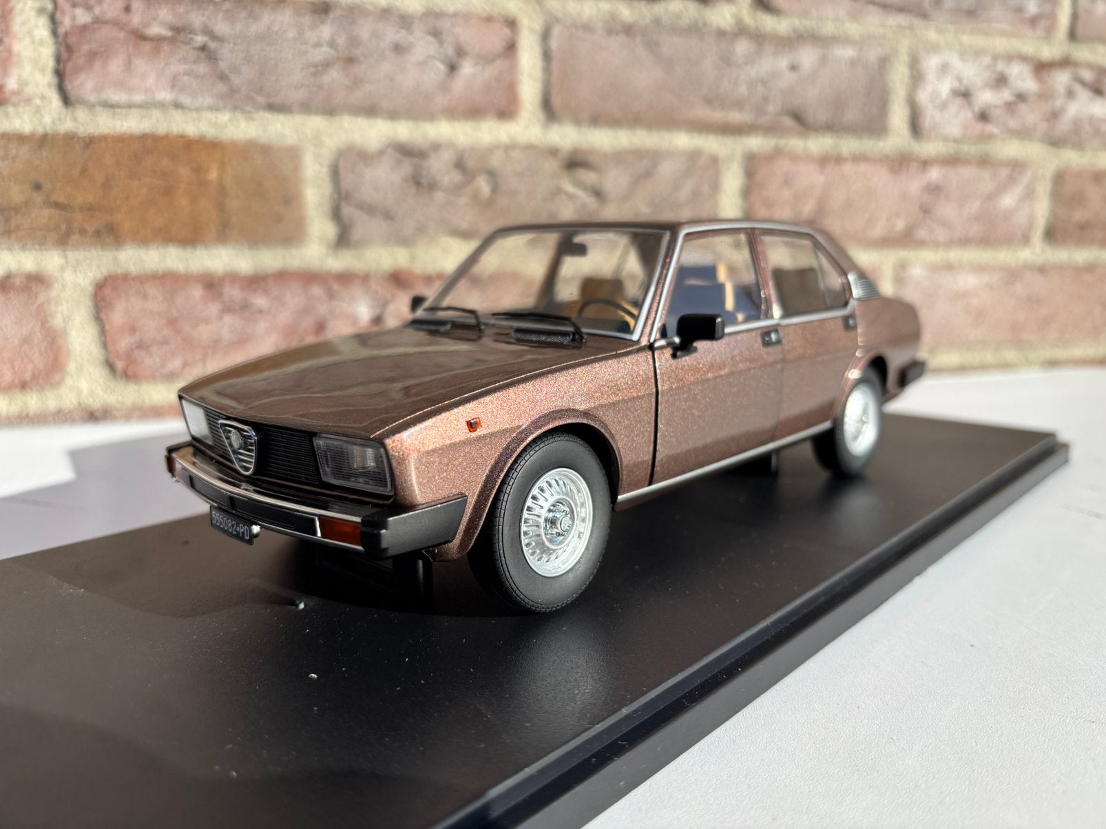 Mitica Alfa Romeo Alfetta bruin 1:18, Ophalen of Verzenden, Zo goed als nieuw, Overige merken