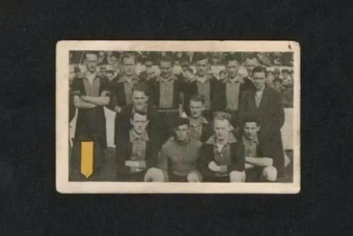 Voetbalplaatje 't Gooi Hilversum 1930/1931 (243)., Ophalen of Verzenden, Zo goed als nieuw