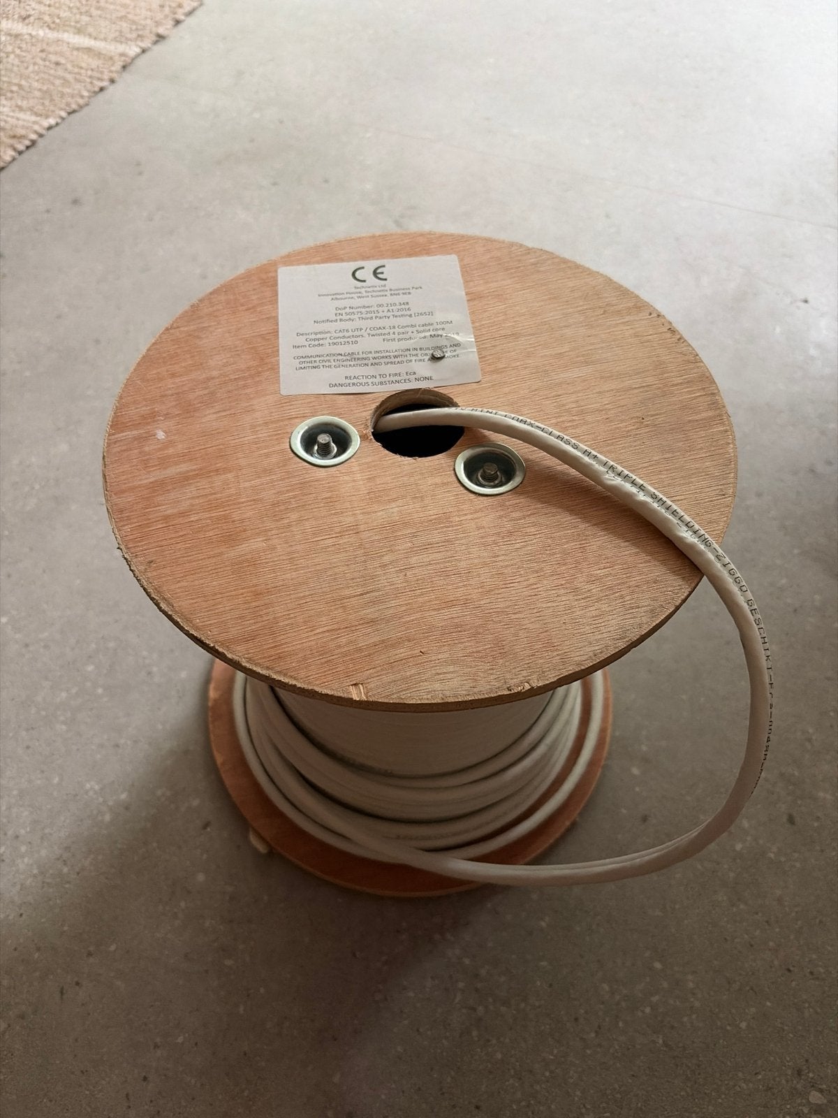UTP kabel op rol - Cat 6 + Coax- 50 meter, Ophalen of Verzenden, Zo goed als nieuw, Overige merken, Kabel of Snoer