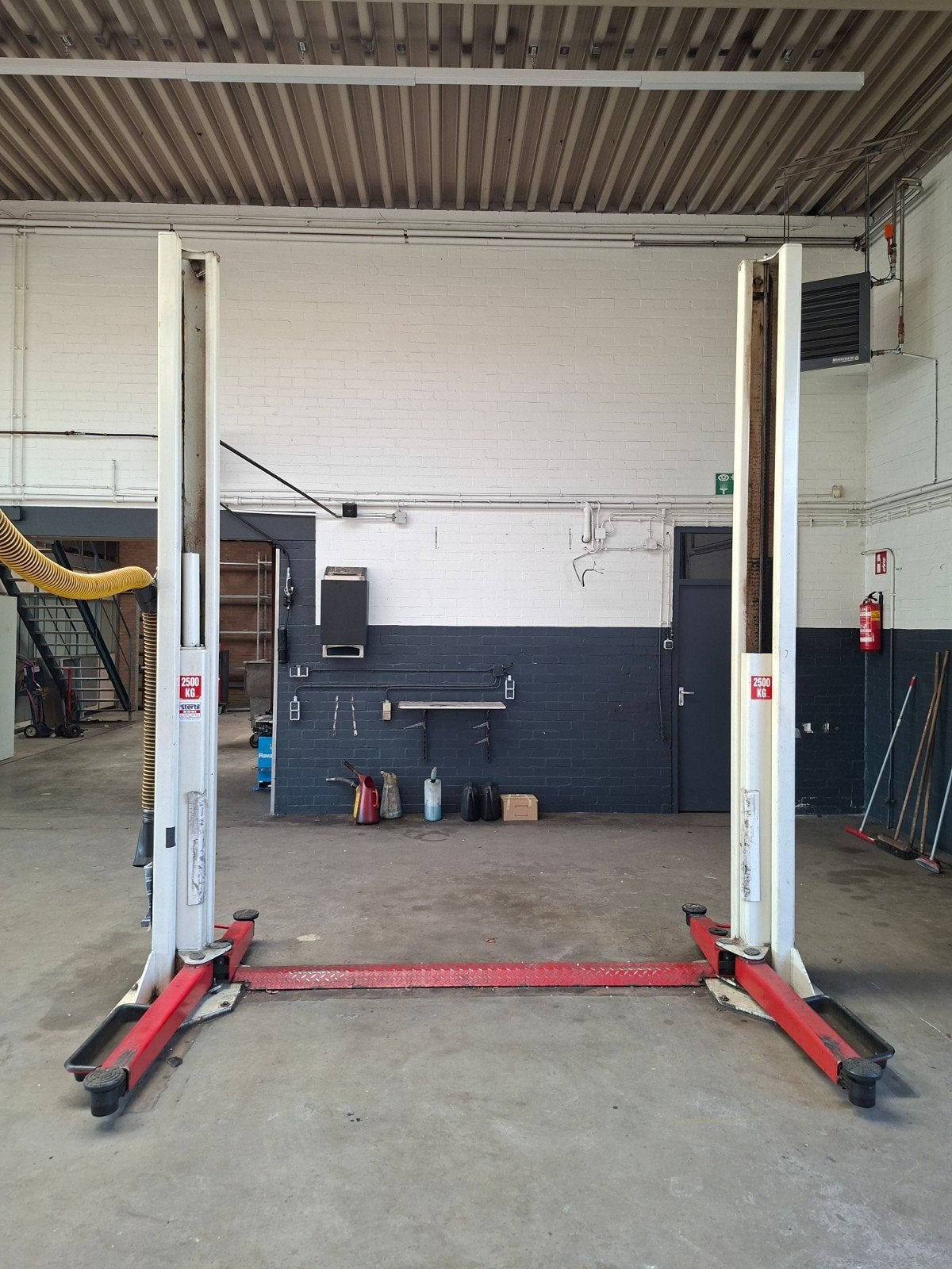 Hefbrug 2 koloms Koni 2500 kg hydraulisch, Ophalen