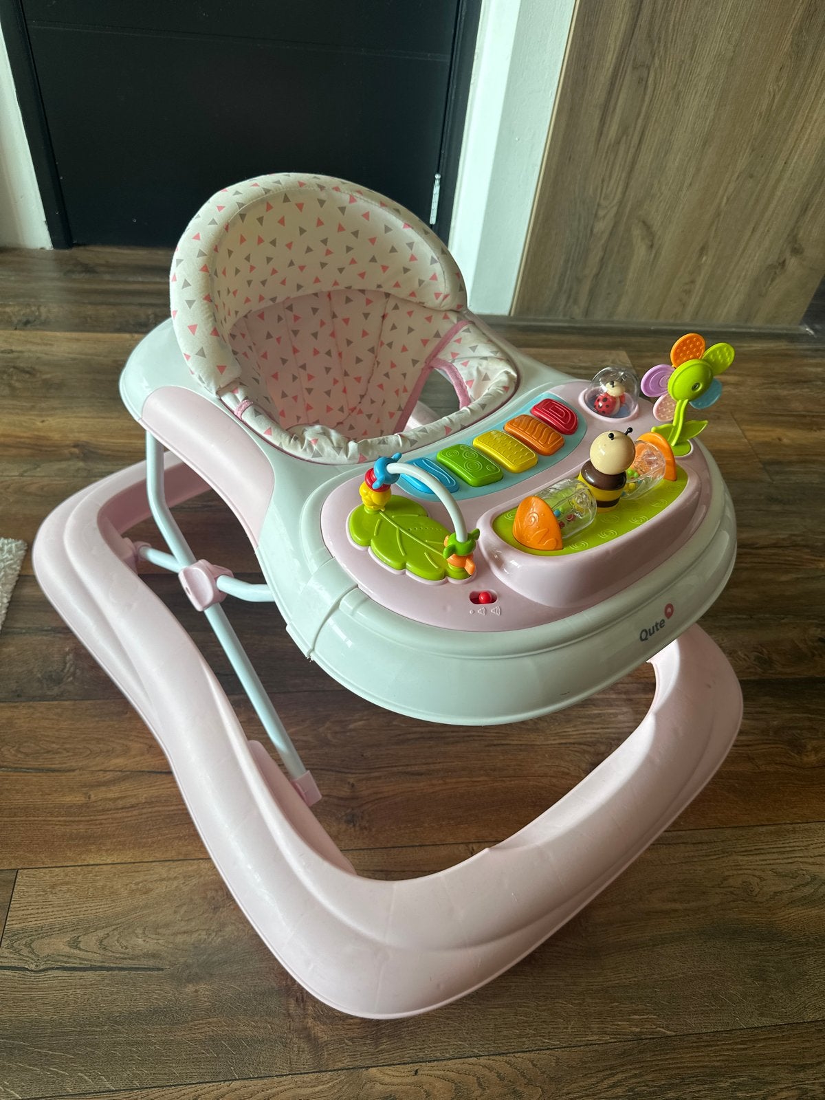 Qute Q-Cooper baby Loopstoel Roze