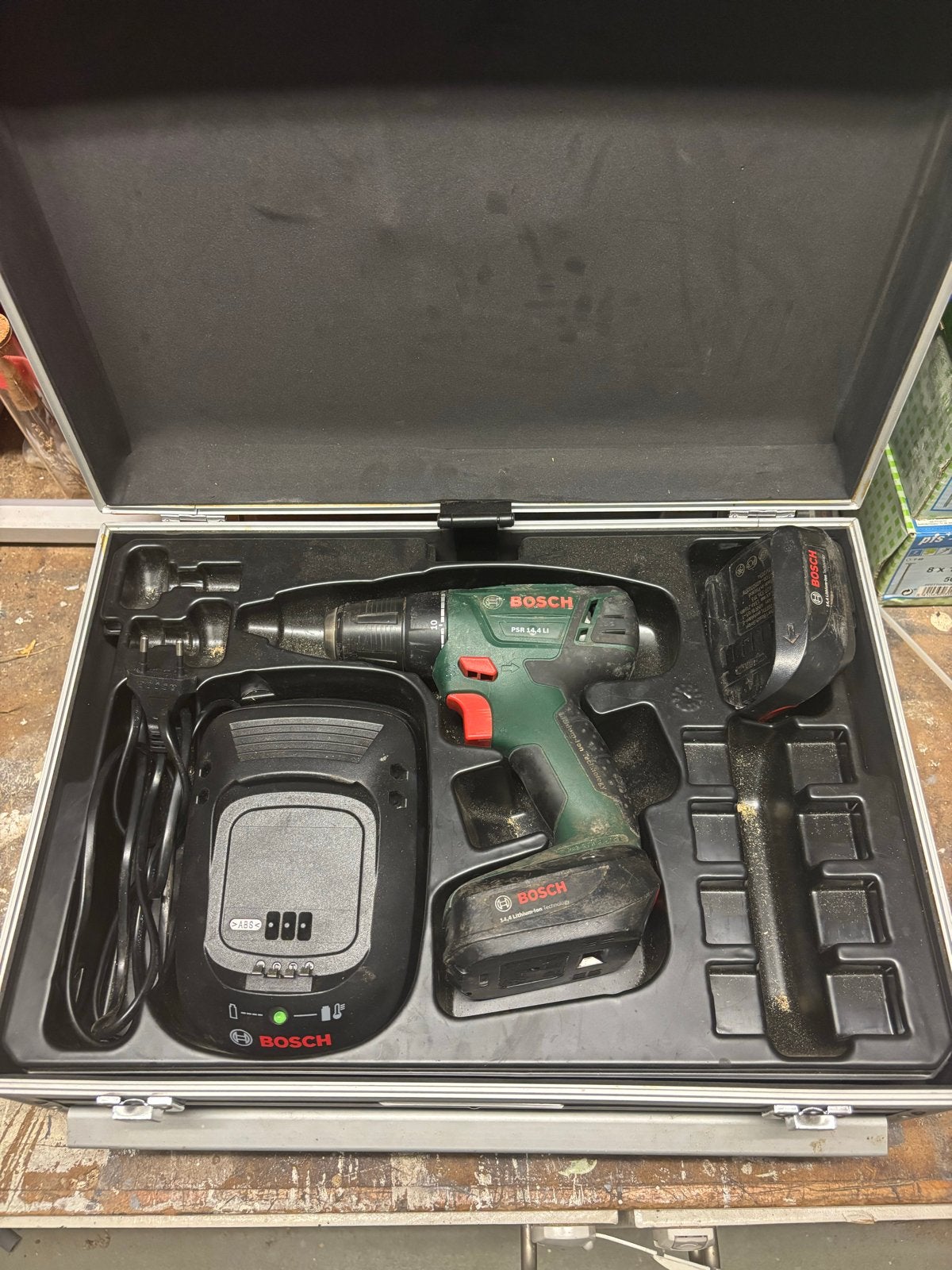 Bosch Accu Boormachine PSR 14,4 LI met 2 accu's en koffer, Ophalen, Gebruikt, Minder dan 400 watt, Boor- en Schroefmachine