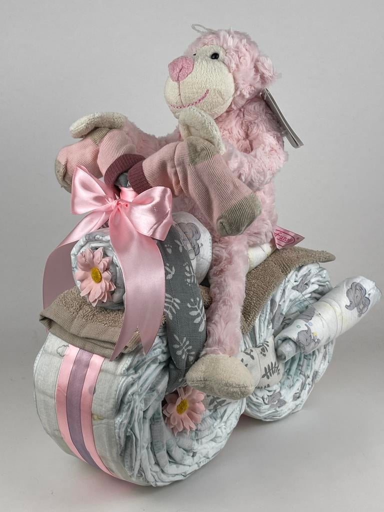 Luiertaart motor luiermotor meisje aap roze, Ophalen of Verzenden, Nieuw, Kraamcadeau