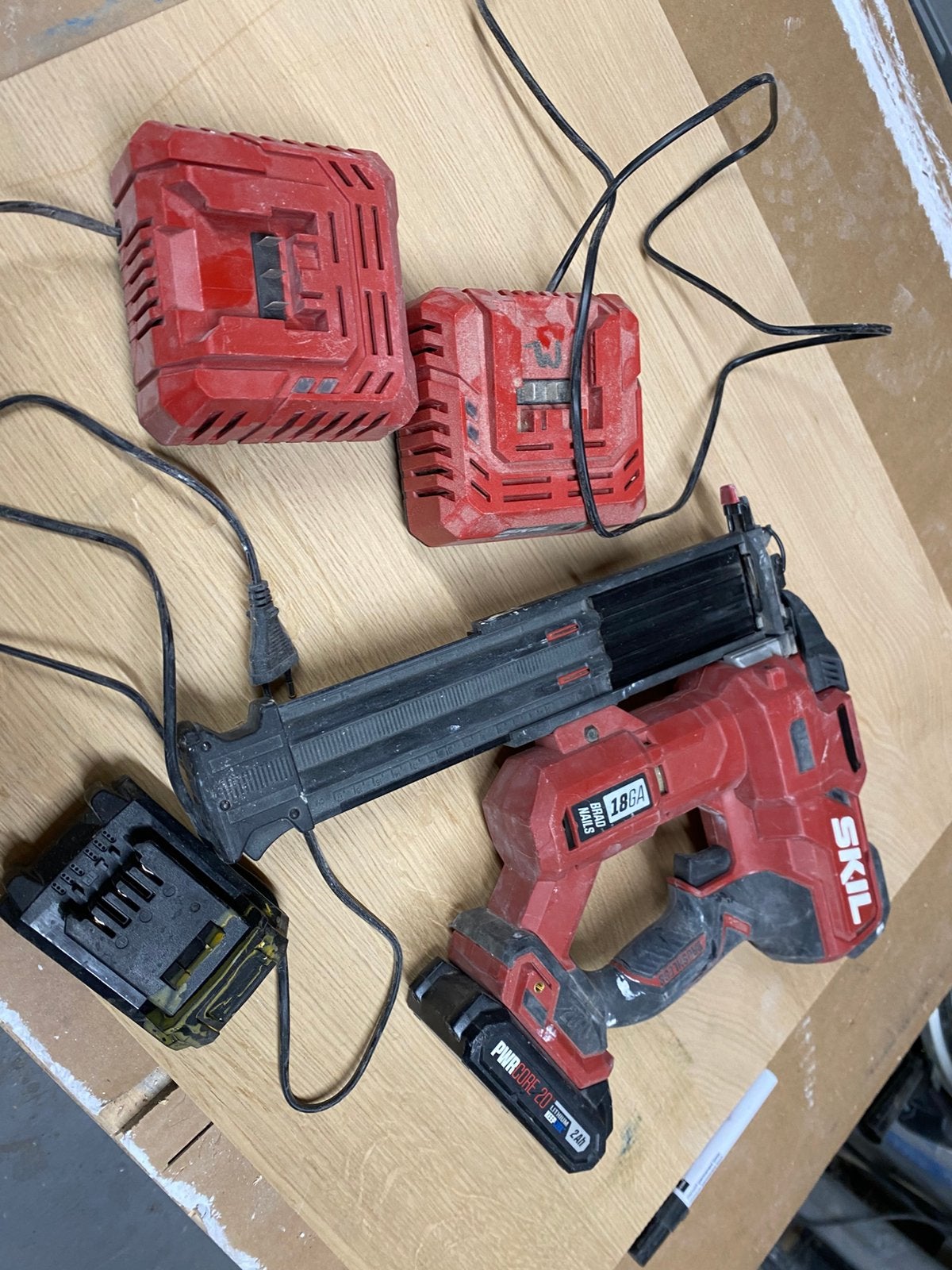 Skill tacker 18 Gage met laders en accu’s, Ophalen, Zo goed als nieuw