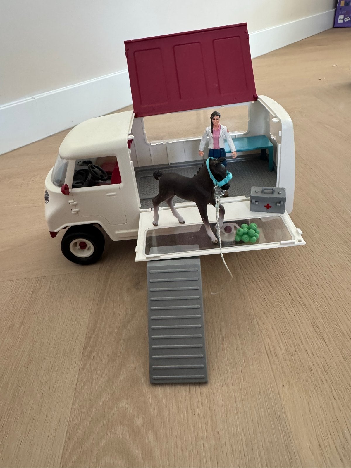 Schleich Dierenarts Praktijkwagen met Paard en Accessoires, Kinderen en Baby's, Ophalen, Zo goed als nieuw, Jongen of Meisje