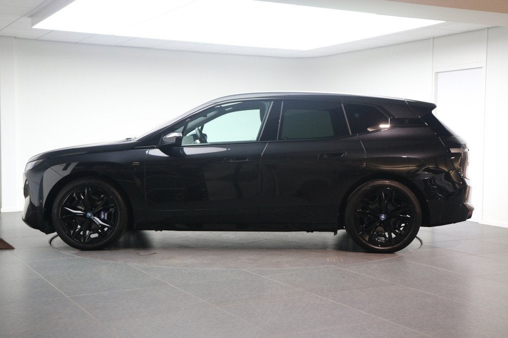 BMW iX M60 High Executive / Panoramadak Sky Lounge / Laserli, Stof, Gebruikt, Met garantie (alle), 4 stoelen