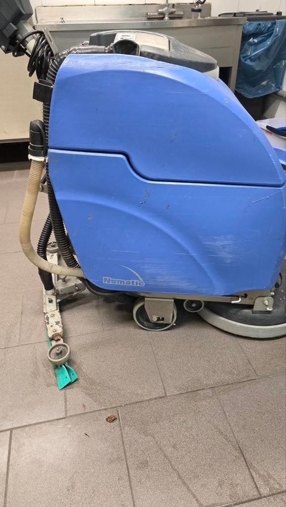 Numatic Schrob- en Zuigmachine - Professionele Reiniging, Doe-het-zelf en Verbouw, Reinigingsmachines, Gebruikt, Schrobmachine