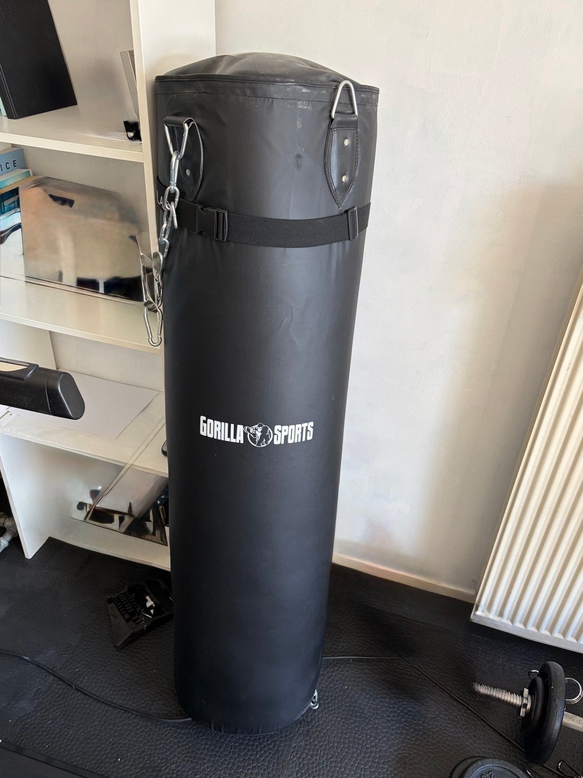 Bokszak 37KG Gorilla Sports met muurbeugel, Ophalen, Zo goed als nieuw, Bokszak