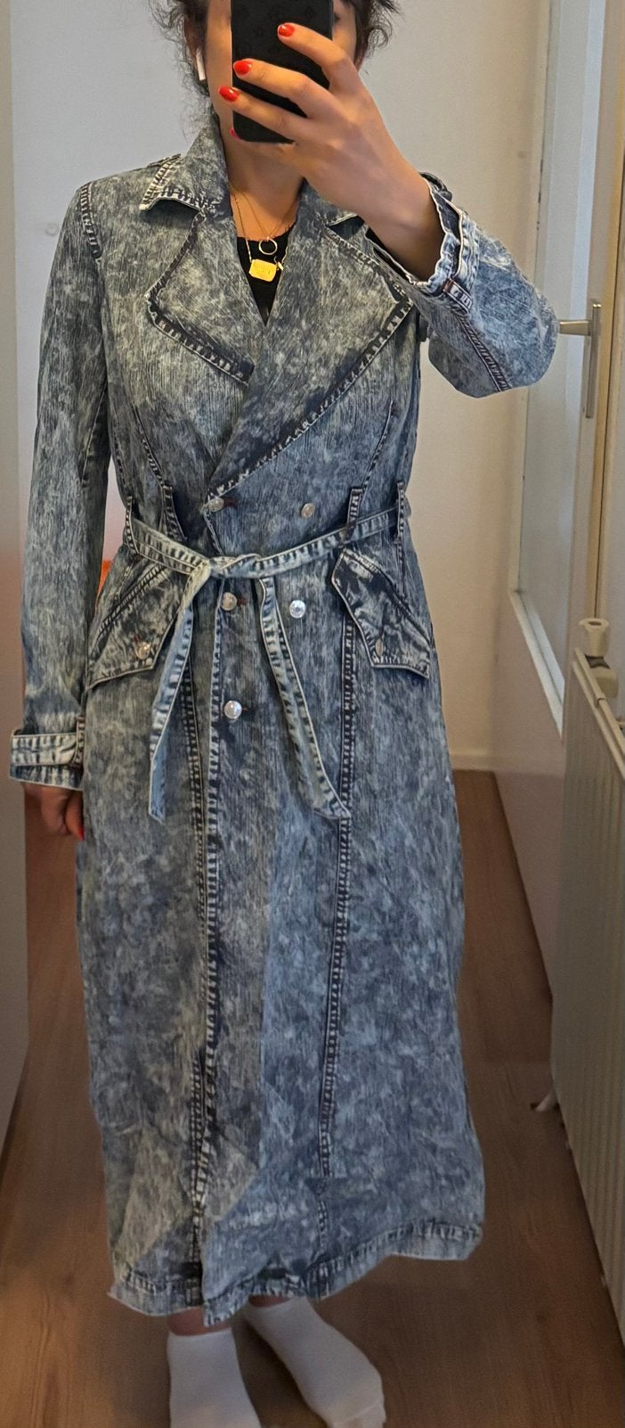 Mistress Rocks lange denim trenchcoat acid wash, Kleding | Dames, Ophalen of Verzenden, Zo goed als nieuw, Maat 38/40 (M), Blauw