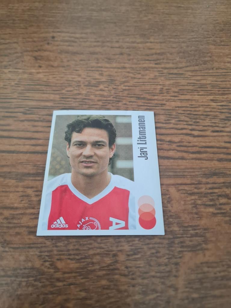 Panini Voetbal 04 Sticker Jari Litmanen, Verzamelen, Sportartikelen en Voetbal, Ophalen of Verzenden