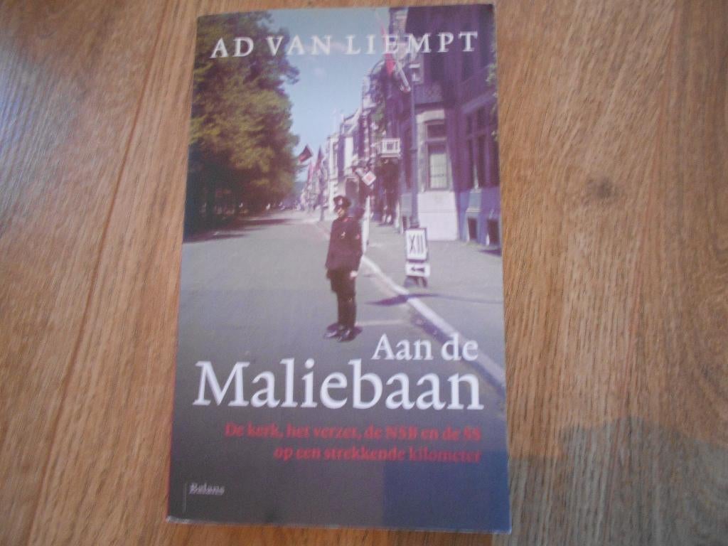 Ad van Liempt Aan de maliebaan, Boeken, Ophalen of Verzenden, Tweede Wereldoorlog, Zo goed als nieuw, Overige onderwerpen