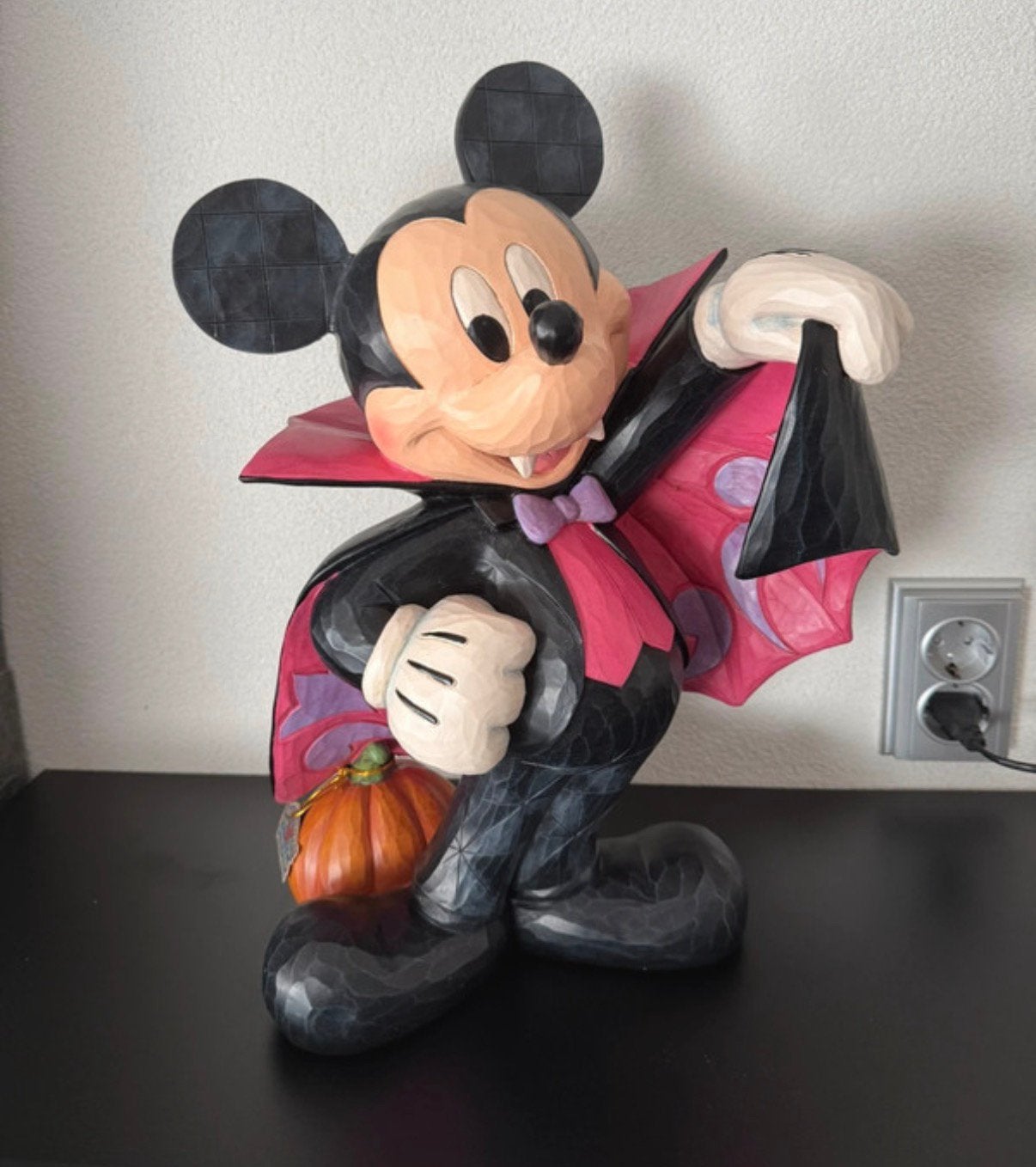 Disney traditions beeld vampire mickey groot, Ophalen of Verzenden, Mickey Mouse, Zo goed als nieuw, Beeldje of Figuurtje