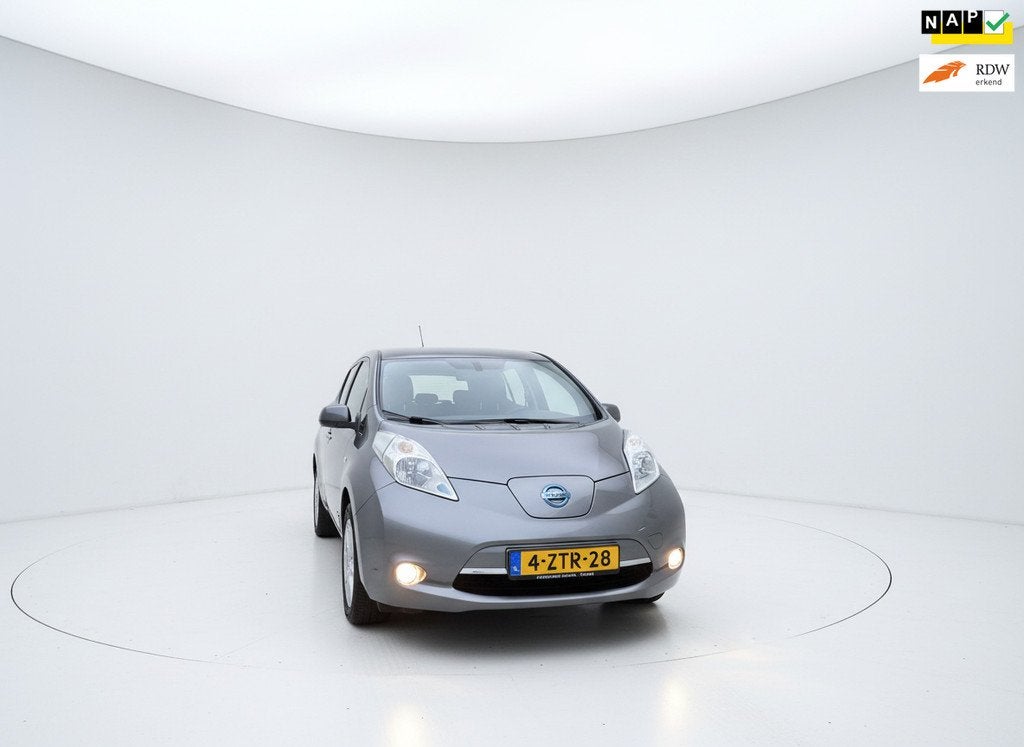 Nissan LEAF Visia 24 kWh NIEUWSTAAT LAGE KM STAND, Auto's, Gebruikt, 199 km, Parkeersensor, Origineel Nederlands