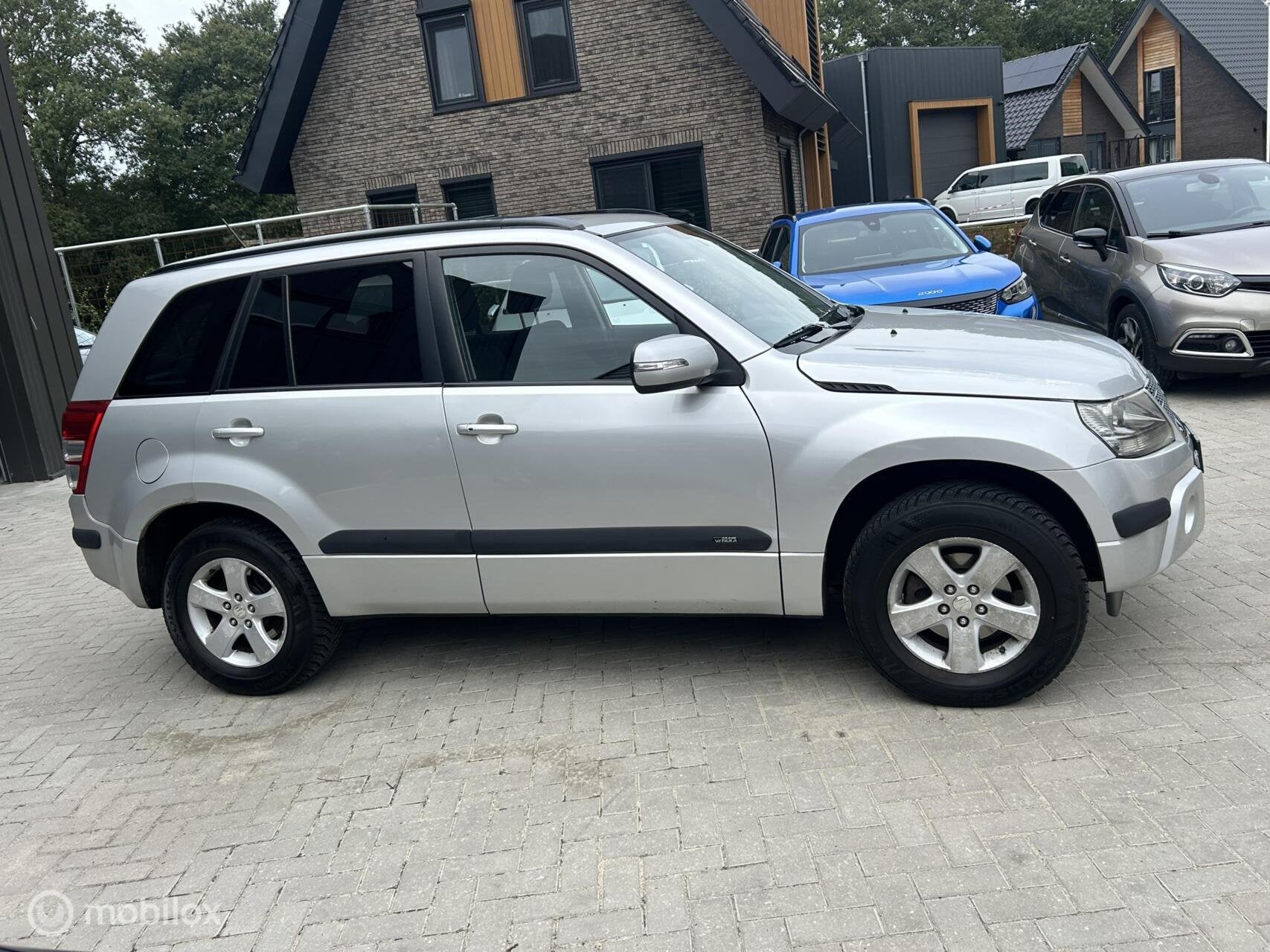Foto 2 van Suzuki Grand Vitara 2.0-16V Exclusive