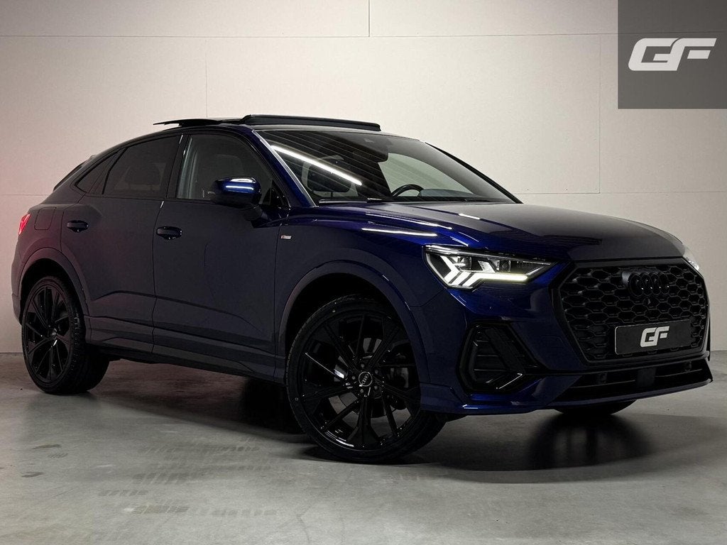 Audi Q3 Sportback 45 TFSIe S-line Black Edion Pano Carplay A, Gebruikt, Met garantie (alle), Blauw, Leder en Stof