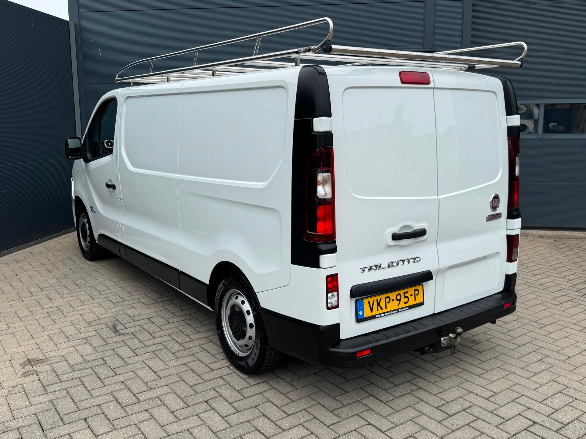 Fiat Talento 2.0 MultiJet L2H1 / Imperiaal / Trekhaak / Navi, Voorwielaandrijving, Gebruikt, Euro 6, Wit