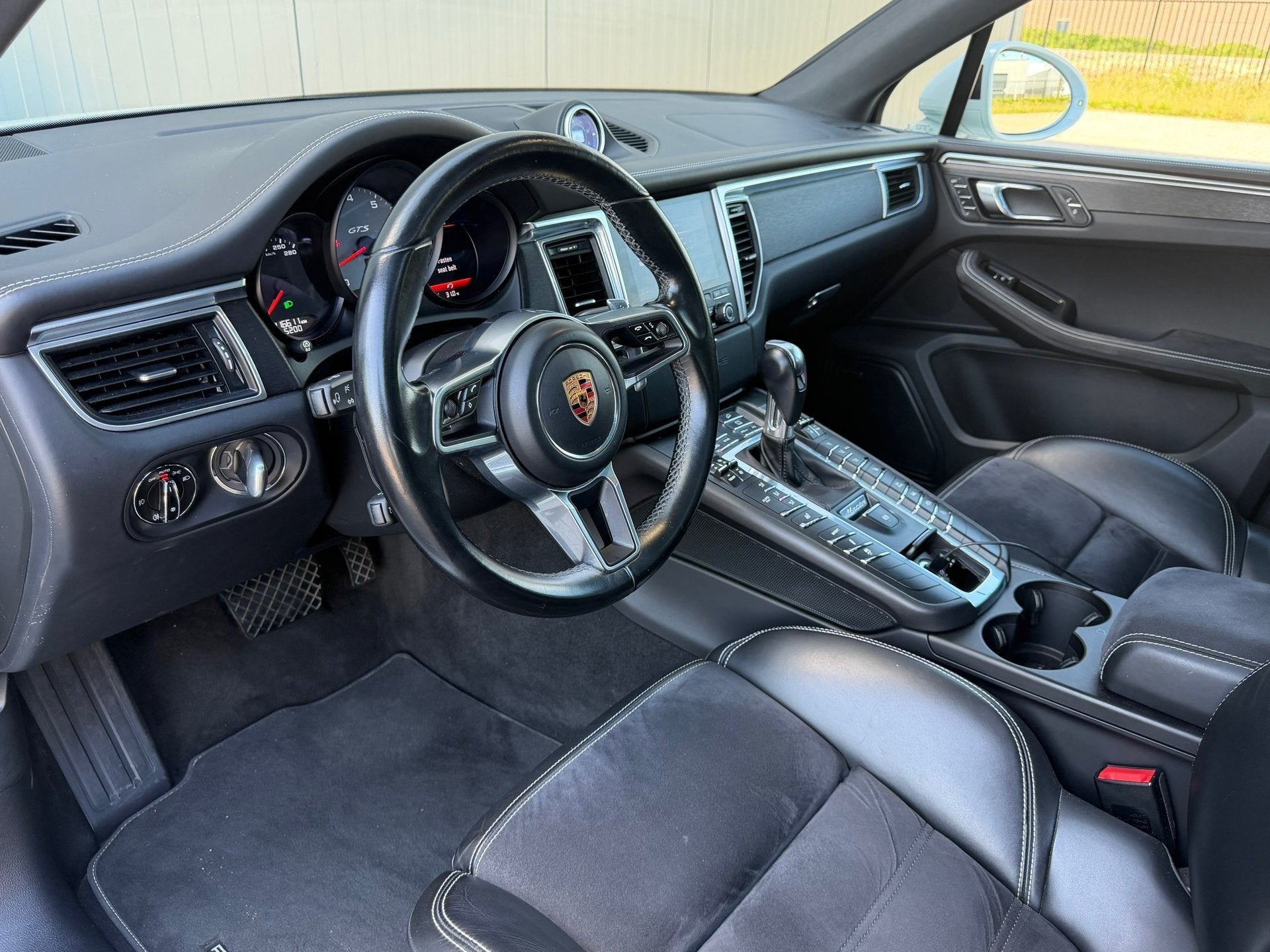 Foto 14 van Porsche Macan 3.0 GTS Pano Lucht Bose 21 inch