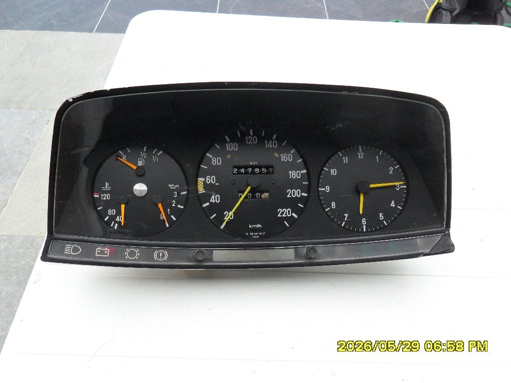 Km teller w 123, Auto-onderdelen, Ophalen of Verzenden, Gebruikt, Mercedes-Benz