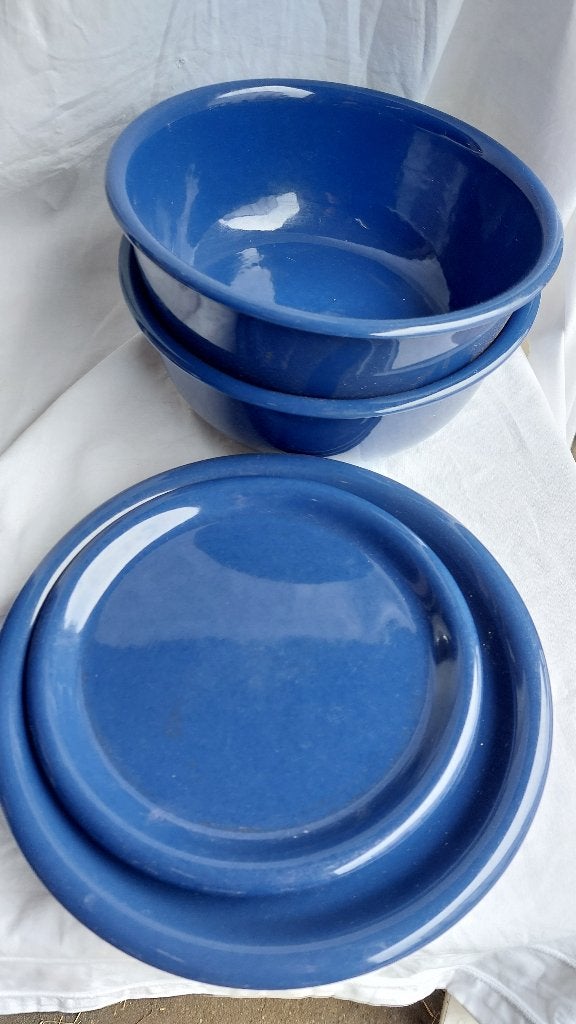 Vintage blauw en geel/bruin emaille servies,kommen en borden, Ophalen