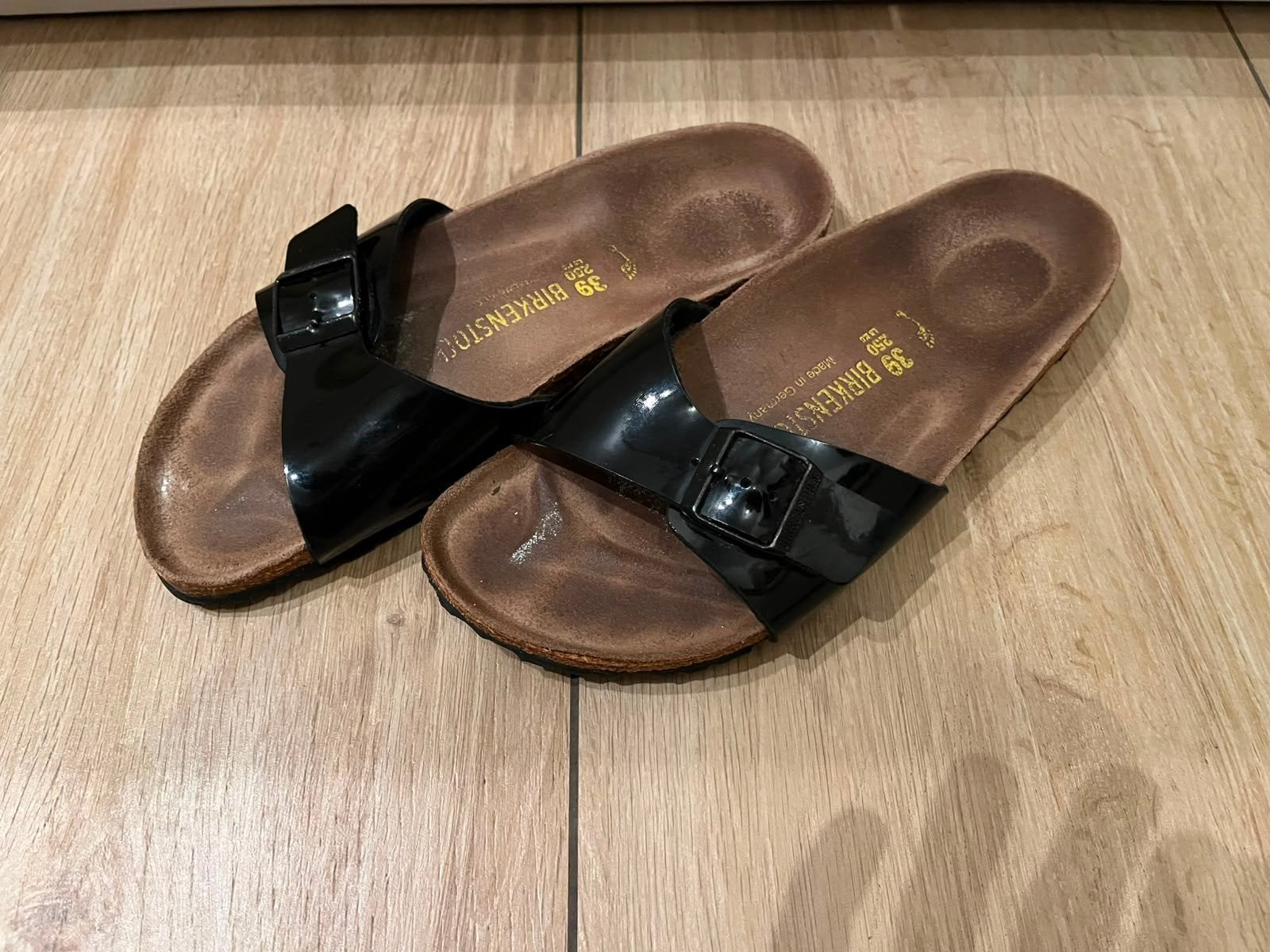 Birkenstock Madrid slippers - Zwart lak - Maat 39, Kleding | Dames, Schoenen, Slippers, Zwart, Ophalen of Verzenden, Gedragen