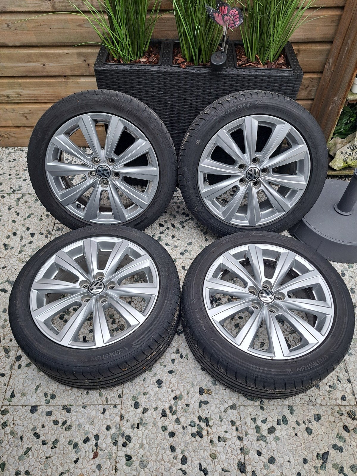 originele Volkswagen polo velgen met vredestein zomerbanden, Ophalen, Gebruikt, Volkswagen