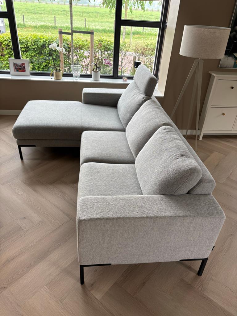 Moderne hoekbank met verstelbare hoofdsteun van Prominent, Ophalen, 125 cm of meer, Zo goed als nieuw, Stof