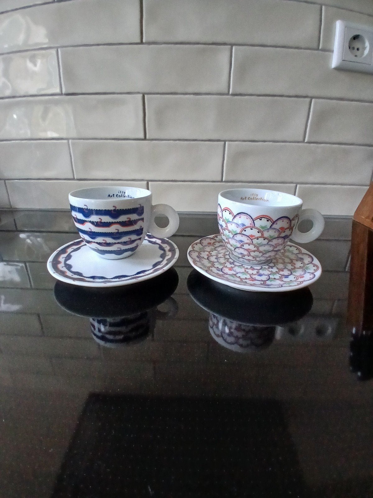 ILLY Art Collection 2015 Guido Dorfles cappuccino kopjes (2), Ophalen of Verzenden, Zo goed als nieuw, Overige stijlen, Kop(pen) en/of Schotel(s)