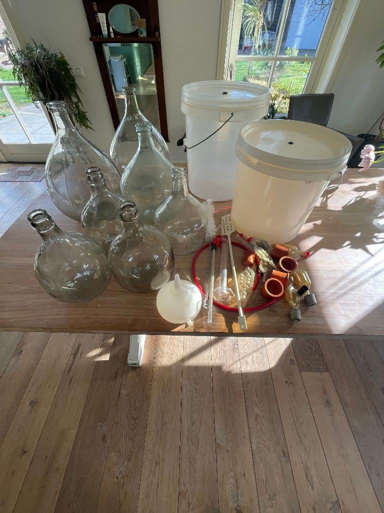 Vergistingsflessen en Emmers voor de Wijn en Biermakerij., Hobby en Vrije tijd, Ophalen