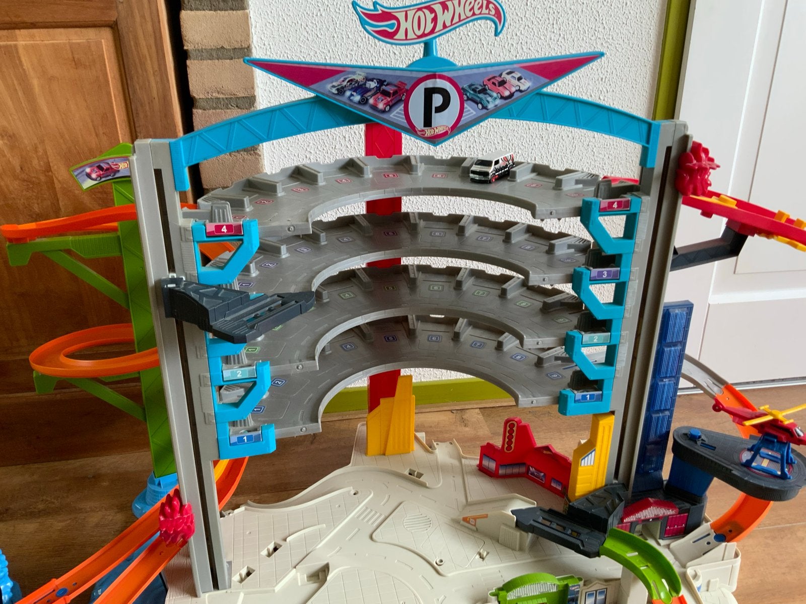Hot Wheels Ultimate Garage met haai en helikopter, Ophalen, Zo goed als nieuw