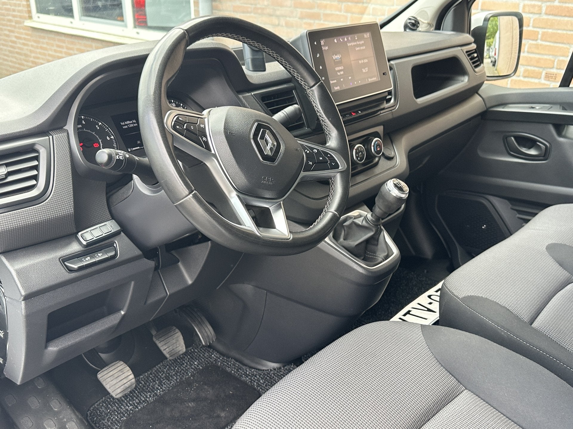 Renault Trafic 2.0dCi 130PK Lang / Navigatie / Imperiaal / E, Voorwielaandrijving, Stof, Gebruikt, 4 cilinders