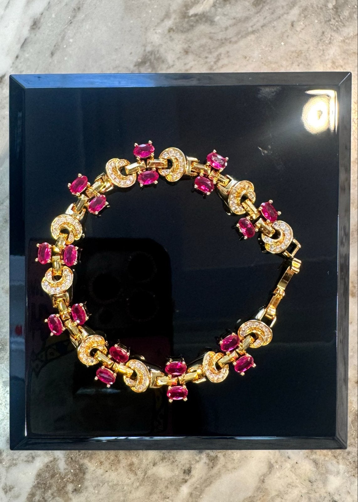Gouden armband met robijnen en diamanten, Ophalen of Verzenden, Zo goed als nieuw, Goud, Met edelsteen