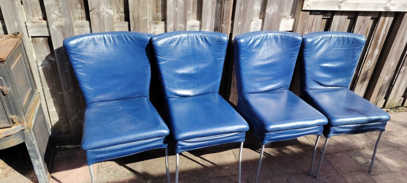 Gratis af te halen: Gebruikte leren stoelen (4 stuks), Ophalen, Gebruikt, Blauw, Leer