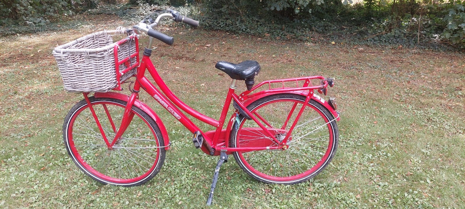 Rode Sparta Pickup fiets met mand en redelijk nieuwe banden, Ophalen