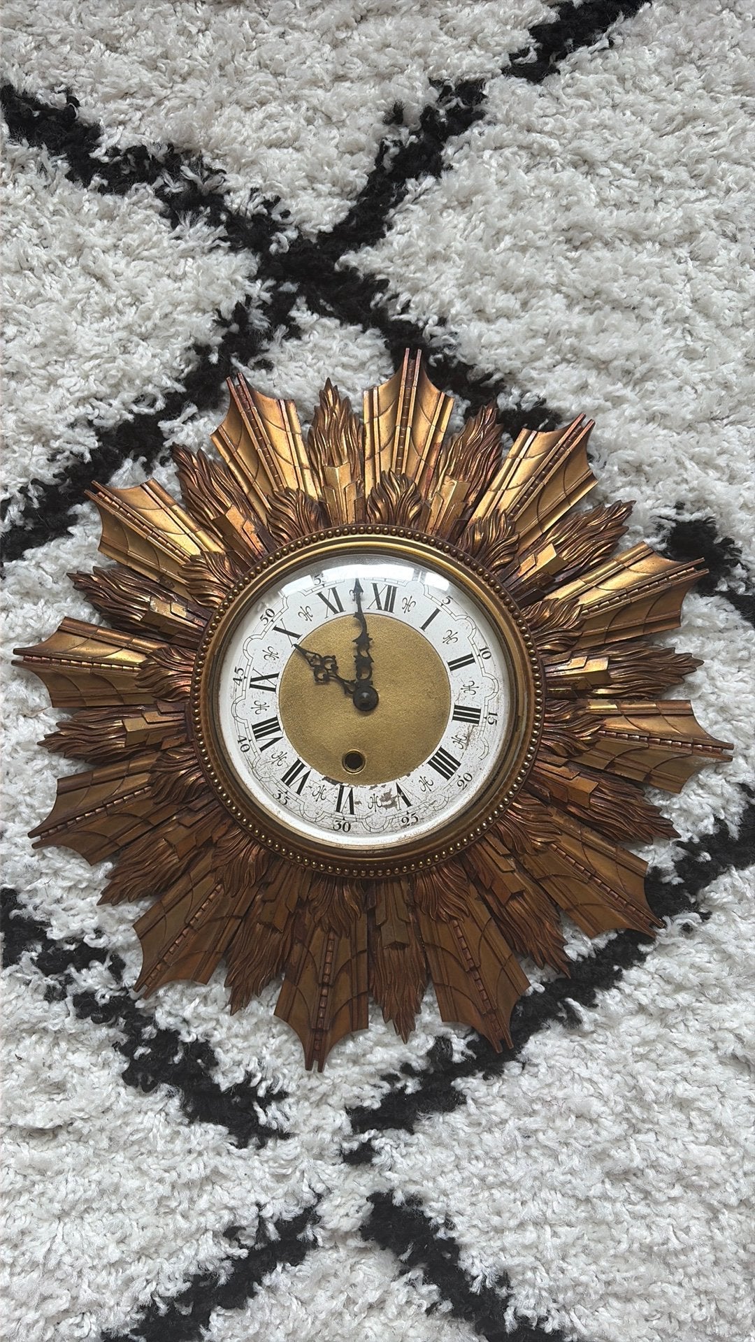 Leuke retro / vintage / art deco / sunburst klok goudkleurig, Huis en Inrichting, Ophalen, Goud, Analoog, Wandklok