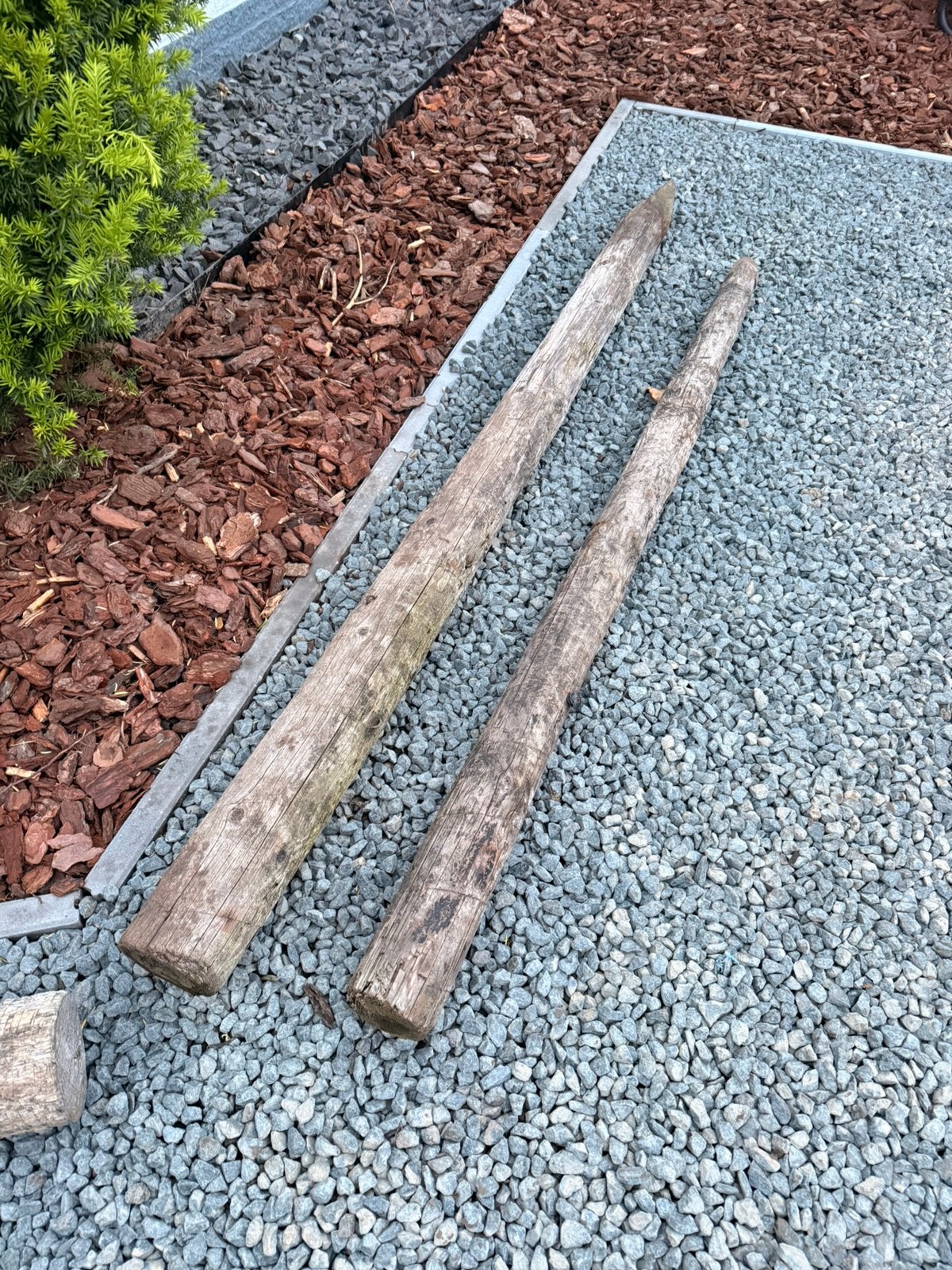 2 stuks gepunte weidepalen boom paal 230/13cm & 200/10cm, Tuin en Terras, Palen, Balken en Planken, Ophalen, Zo goed als nieuw