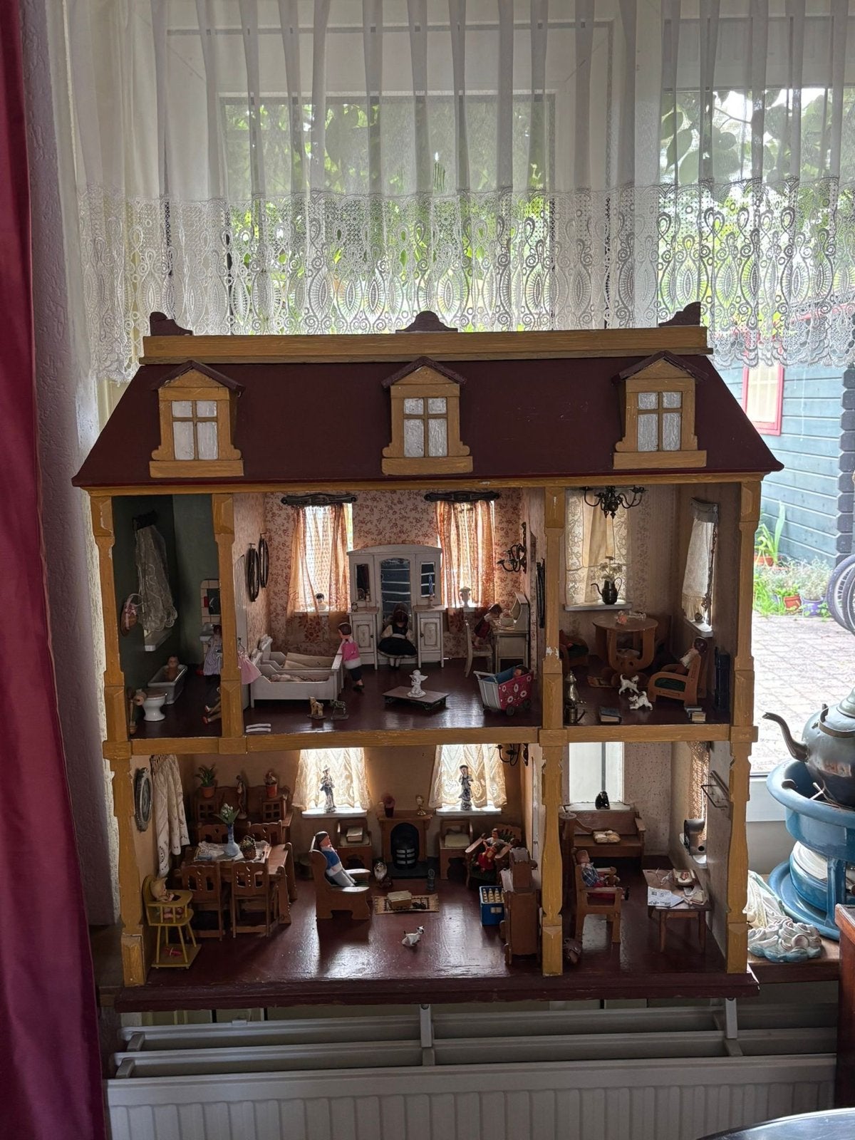 Groot vintage/antiek Poppenhuis - Volledig Ingericht, Verzamelen, Poppenhuizen en Toebehoren, Ophalen, Gebruikt, Poppenhuis