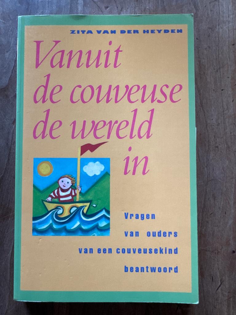 Vanuit de couveuse de wereld in - Zita van der Heyden, Ophalen of Verzenden, Gelezen, Opvoeding tot 6 jaar