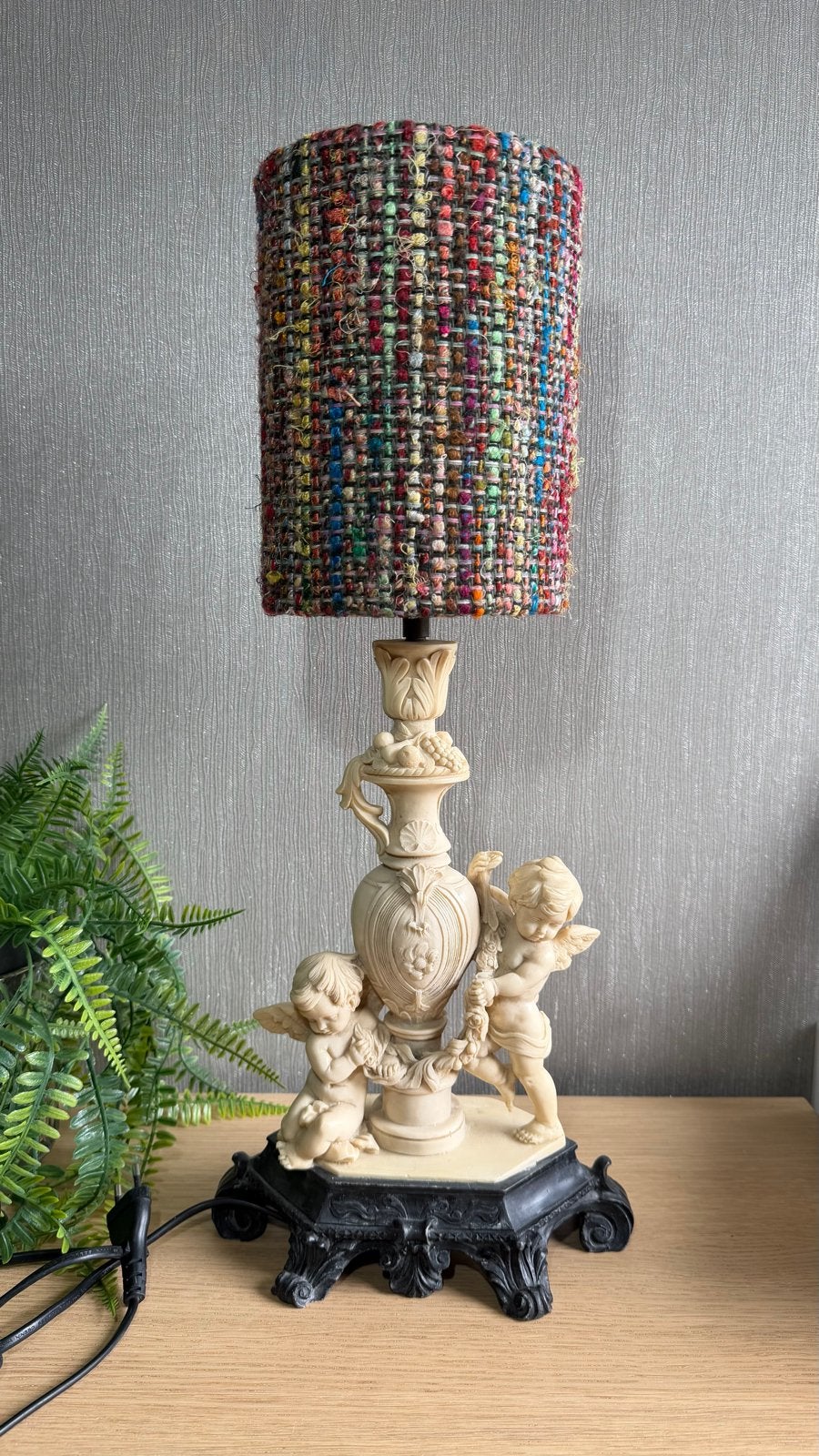 Vintage M. Satini tafellamp met cherubijnen en stoffen kap, Ophalen of Verzenden, Gebruikt, Stof, Minder dan 50 cm