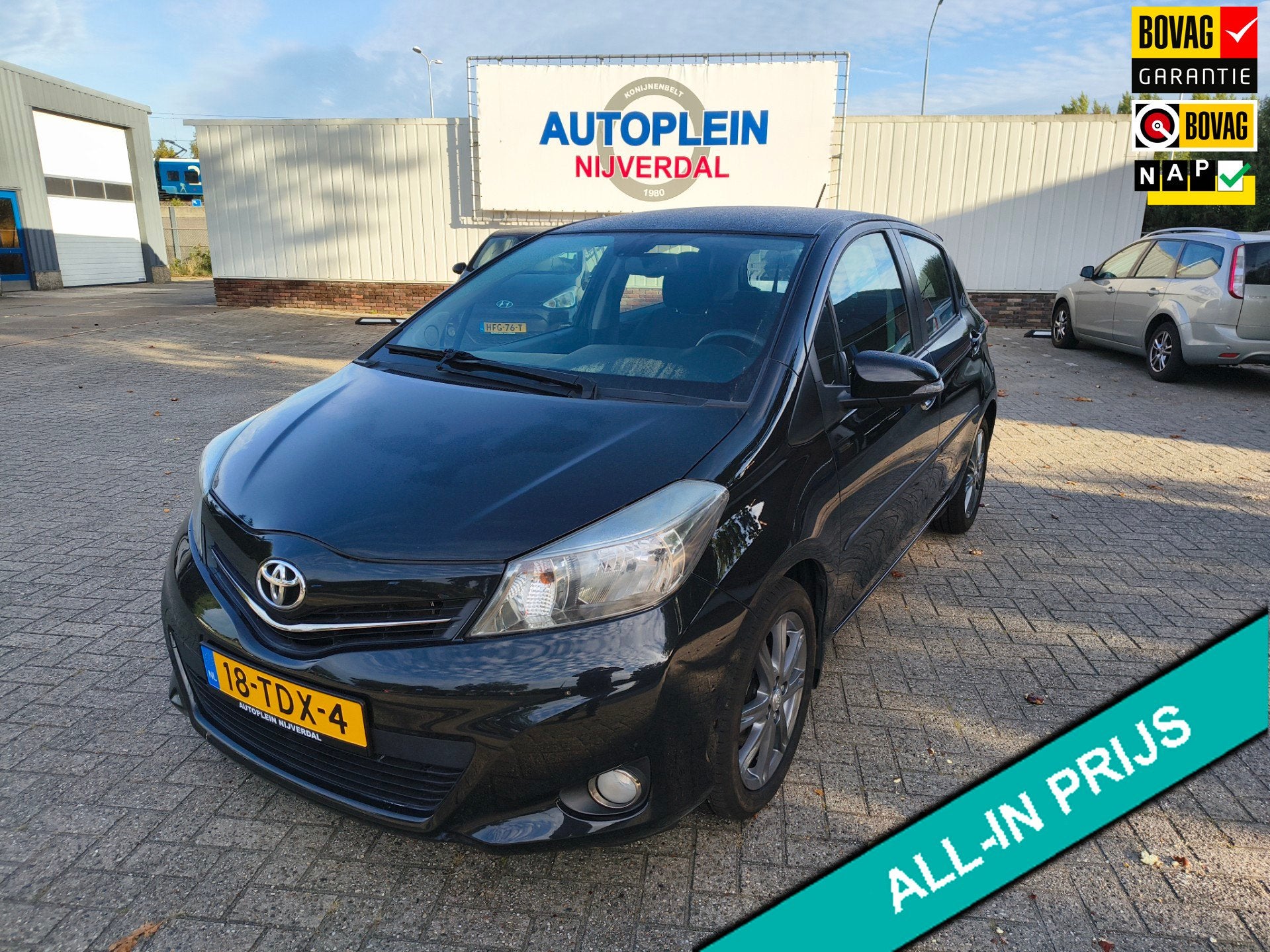 Toyota Yaris 1.3 VVT-i Dynamic zeer complete yaris met cruis, Voorwielaandrijving, Stof, 4 cilinders, Zwart