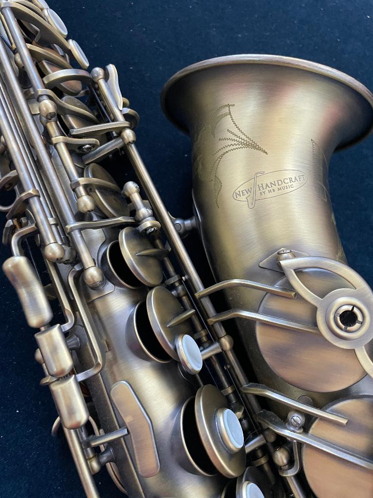 Alt saxofoon New Handcraft bronze vintage, Ophalen of Verzenden, Zo goed als nieuw, Alt, Met koffer