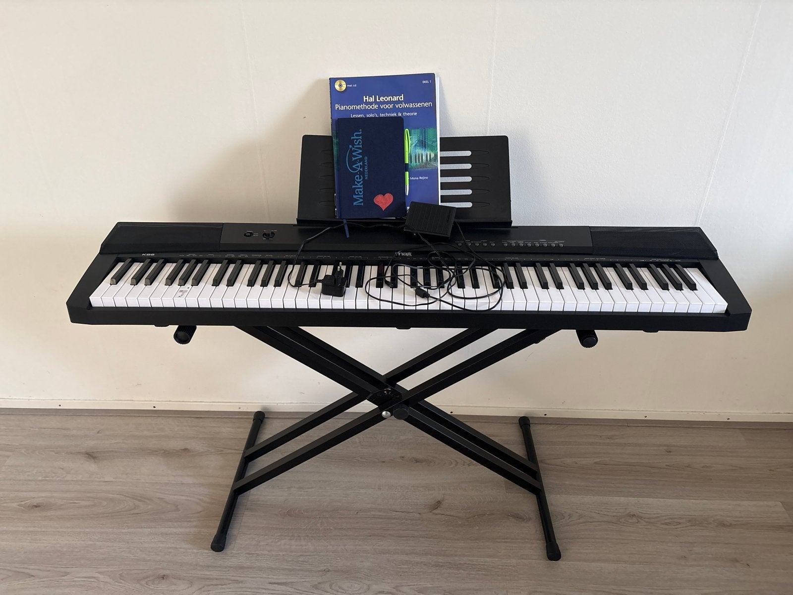 MAX KB6 Digitale Piano Keyboard 88 toetsen met standaard en, Muziek en Instrumenten, Keyboards, 88 toetsen, Zo goed als nieuw