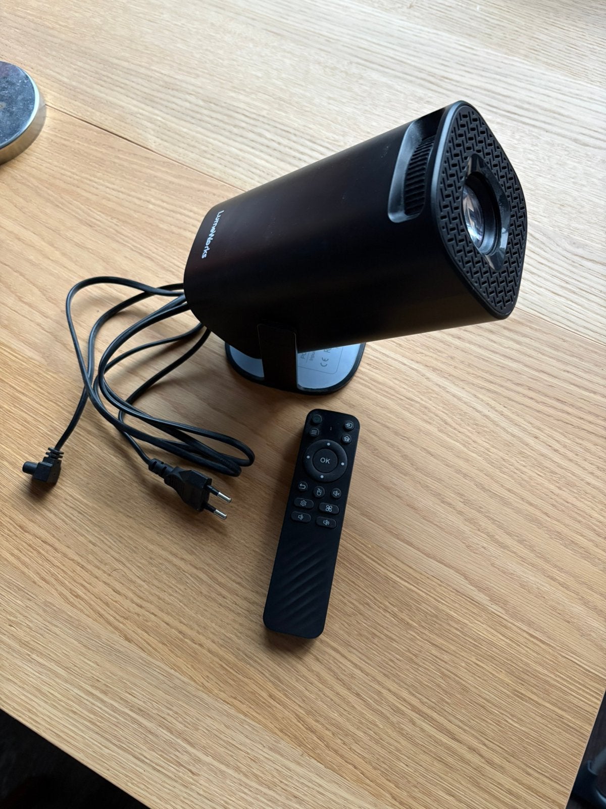 Mini projector/beamer van LumeWorks, Ophalen, Zo goed als nieuw, Draadloos
