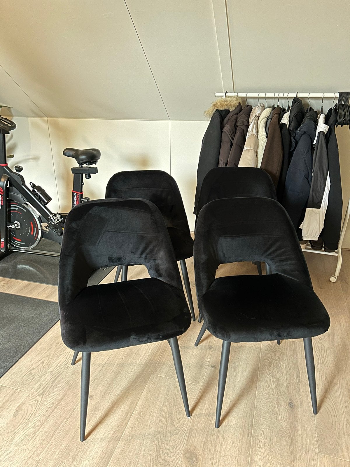 Set van 4 zwarte velours eetkamerstoelen, Huis en Inrichting, Stoelen, Ophalen, Zwart, Zo goed als nieuw, Vier