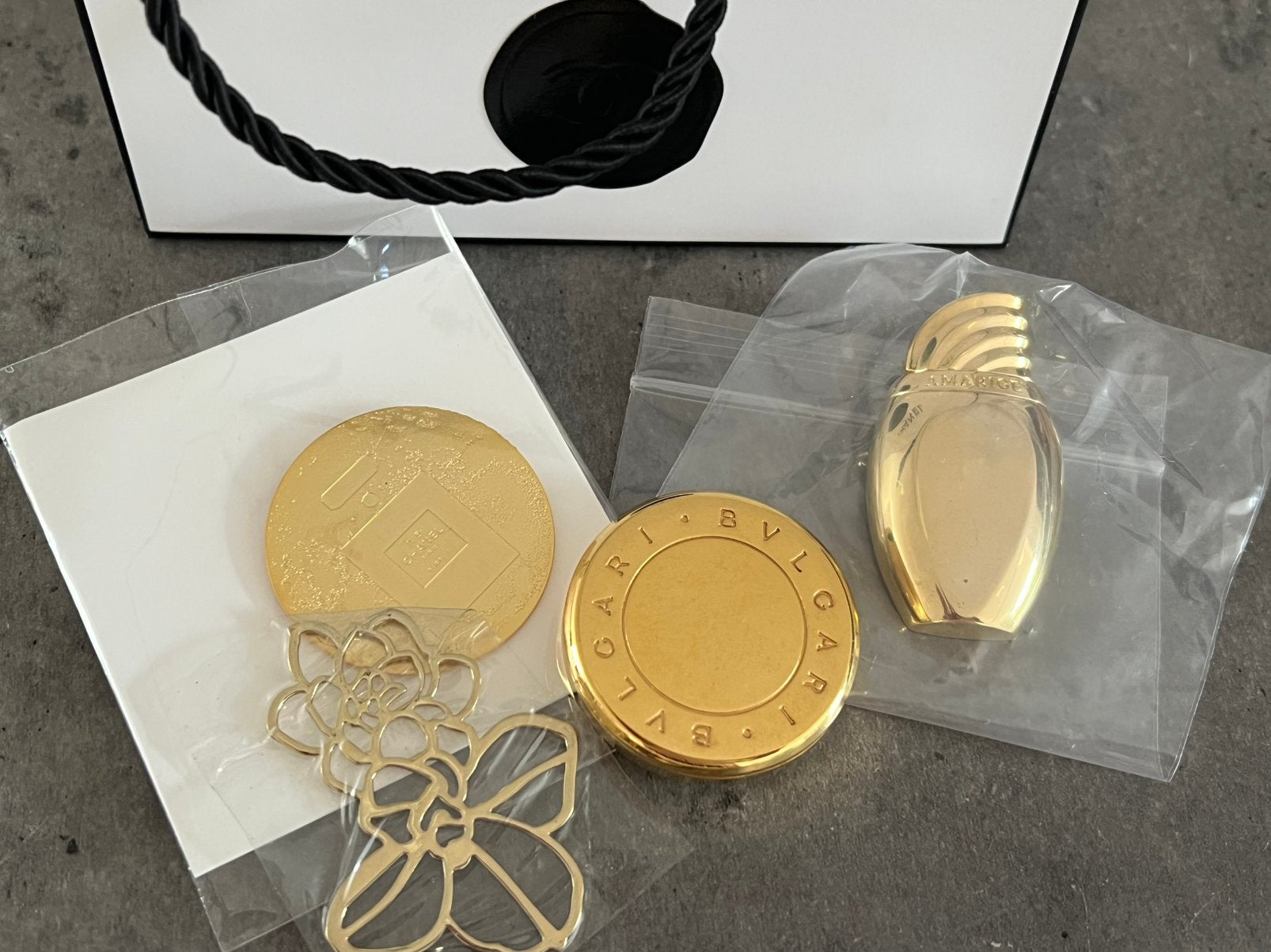 Parfum Accessoires van metaal  goudkleurig, broche, pin, Verzenden, Zo goed als nieuw, Goud, Overige materialen
