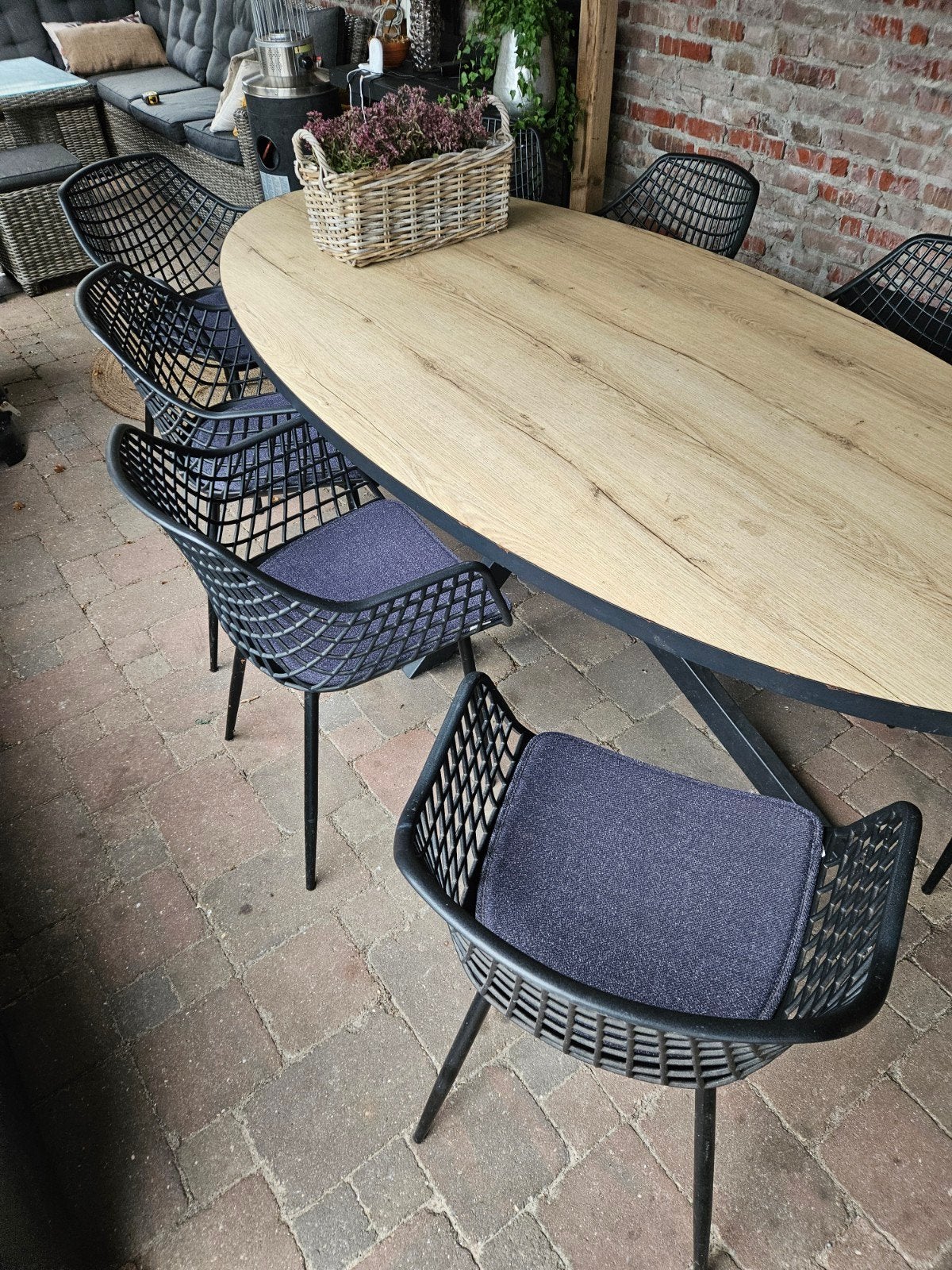 Ovale eettafel met houtlook blad (lamulux) en metalen onders, Tuin en Terras, Ophalen, Gebruikt, Ovaal, Kunststof